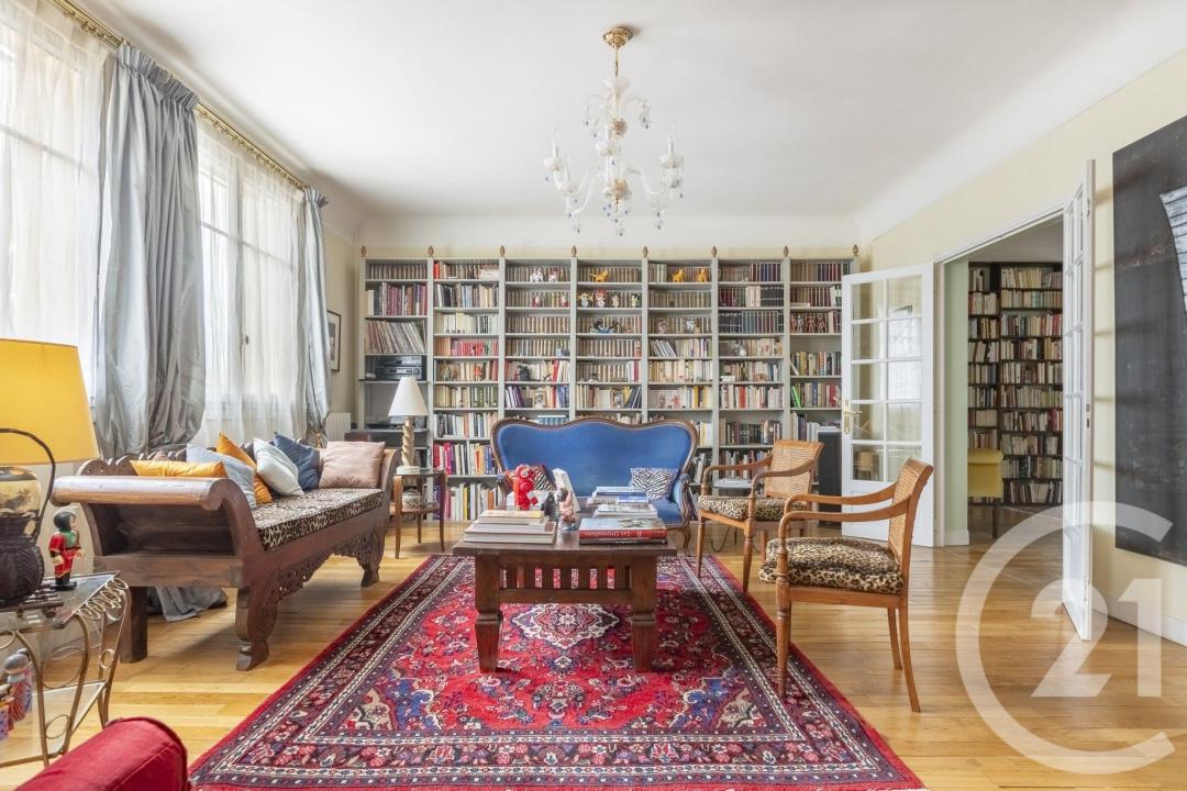 Paris, Ilha De França 75008, França