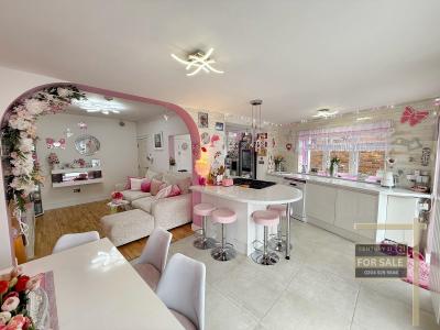 3, Beverley Avenue, HOUNSLOW, United Kingdom