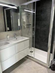 0/1, 220, E1, Eastside, 지브롤터