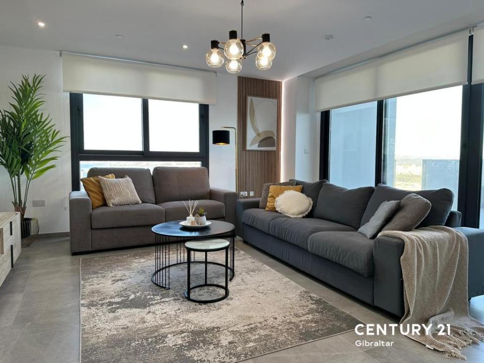 0/1, 220, E1, Eastside, Gibraltar