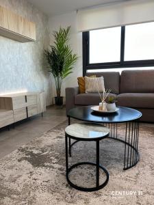 0/1, 220, E1, Eastside, Gibraltar