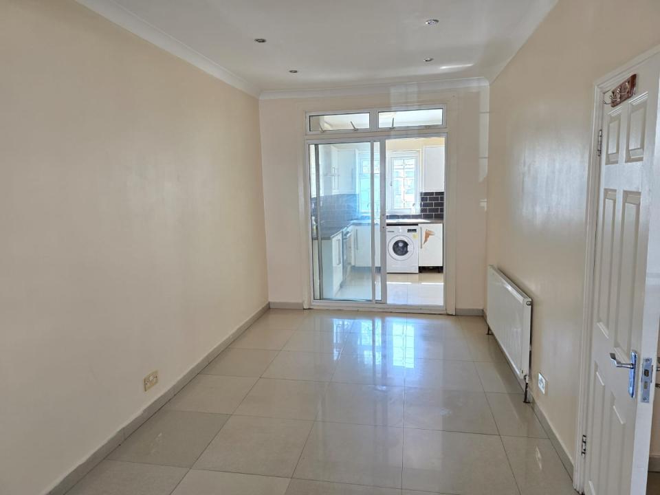 39, Harpour Road, BARKING, United Kingdom