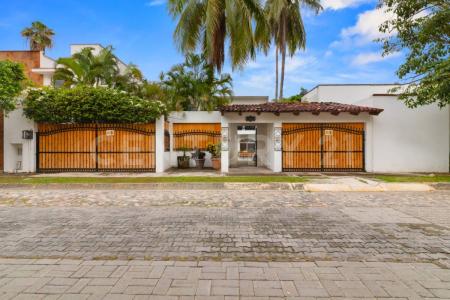 Flamingos 142, Puerto Vallarta, Jalisco 48354, Mexico