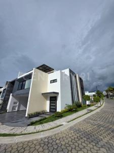 PARQUE MICHOACÁN, LOMAS DE ANGELÓPOLIS III , Ocoyucan, Пуэбла 72850, Мексика