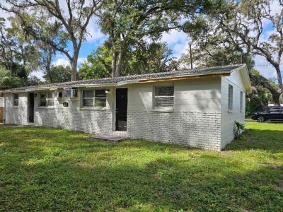 5320 Pine Street , B, Seffner, Florida 33584, USA
