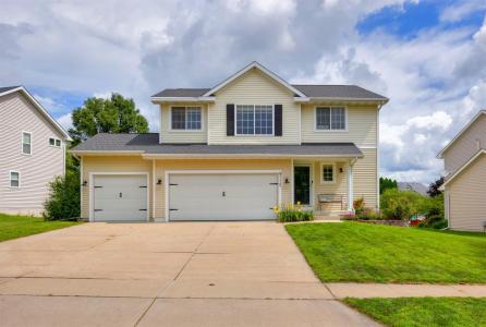 9115 Cowden Drive, Johnston, Iowa 50131, USA