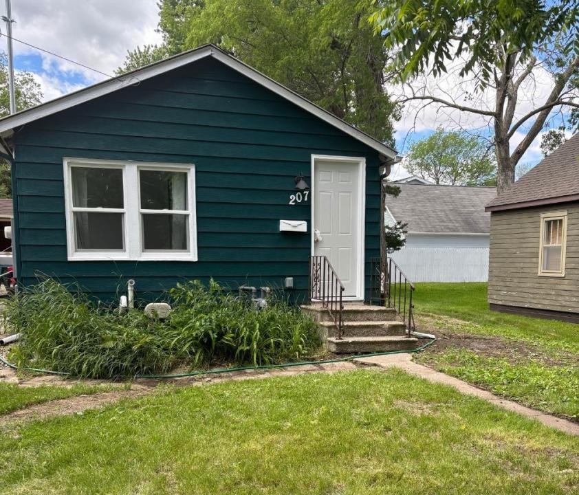 207 S 10th St, Clear Lake, Iowa 50428