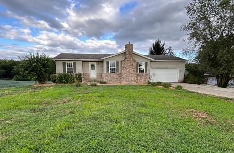 690 E Southridge Road, Loogootee, Indiana 47553, USA