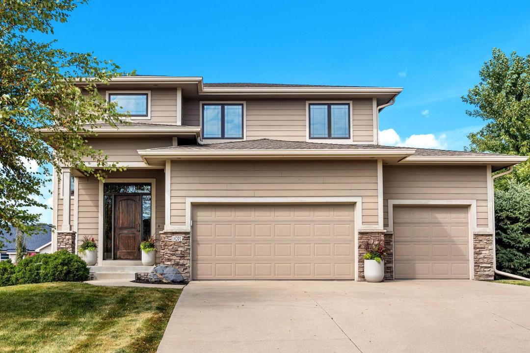 14201 Brookview Drive, Urbandale, Iowa 50323