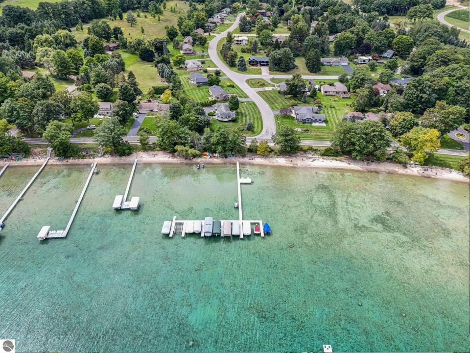 8122 Bay East Court, Traverse City, Michigan 49686, HOA KỲ