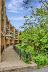 8616 W 95th Place , 307, Hickory Hills, Illinois 60457, USA