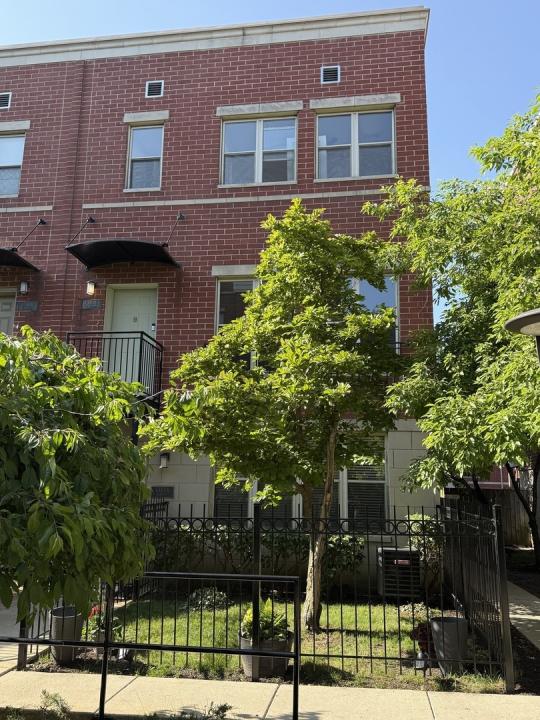 1333 N Burling Street , B, Chicago, Illinois 60610, Stati Uniti