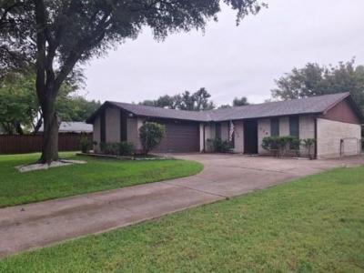 326 E Ferndale Lane, Grand Prairie, Texas 75052, USA