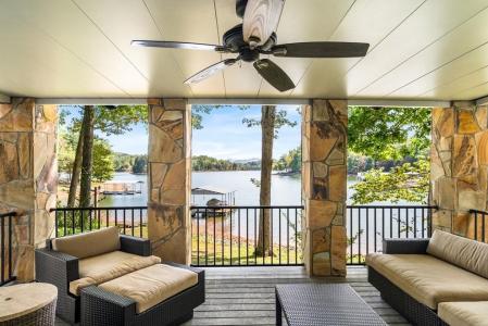 1370 Heathers Cove Circle, Hiawassee, Georgia 30546