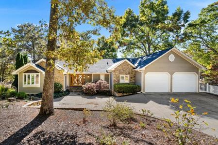 1370 Heathers Cove Circle, Hiawassee, Georgia 30546