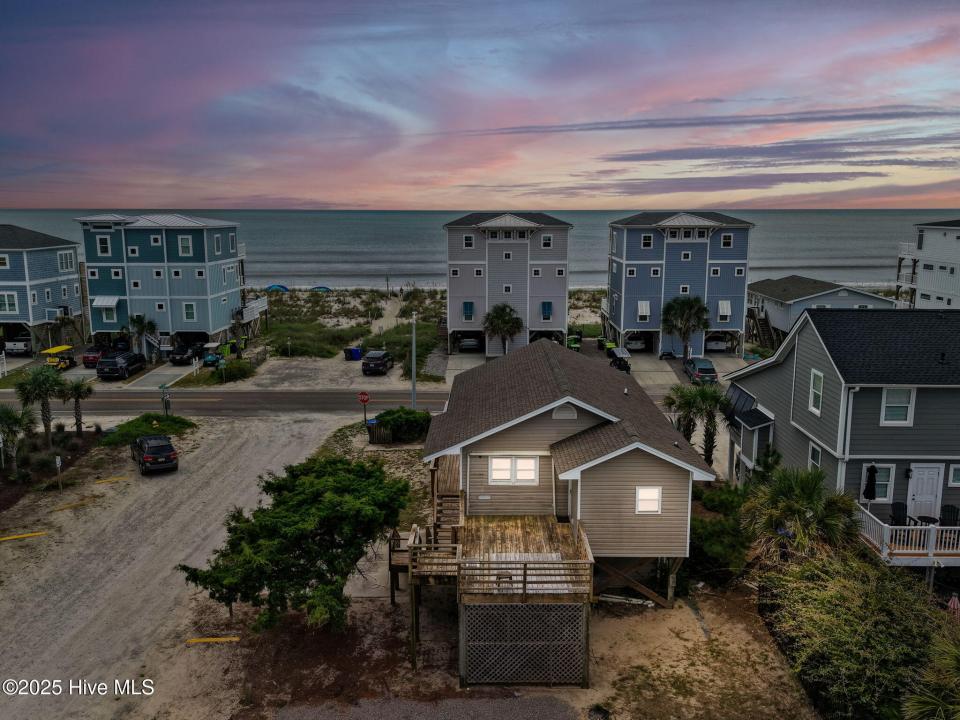 930 E Beach Drive, Oak Island, צפון קרוליינה 28465, ארצות הברית של אמריקה
