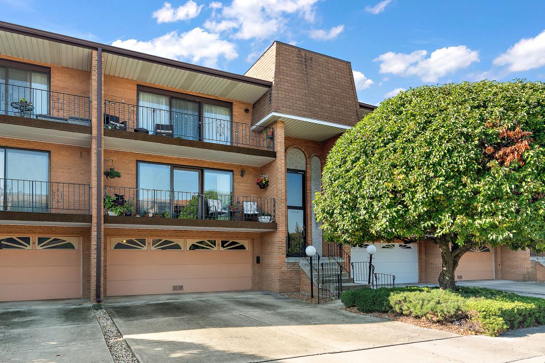 4025 W 93rd Place , 1e, Oak Lawn, Illinois 60453, USA