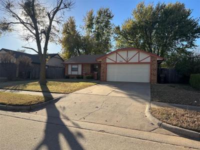 705 Cottonwood Drive, Moore, Oklahoma 73160, USA