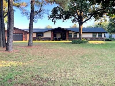 9 Dustin Circle, Shawnee, Oklahoma 74804, USA