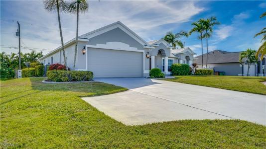 2548 Gleason Parkway, Cape Coral, Florida 33914