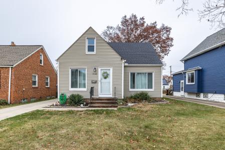 2922 Grovewood Ave., Parma, Ohio 44134, HOA KỲ