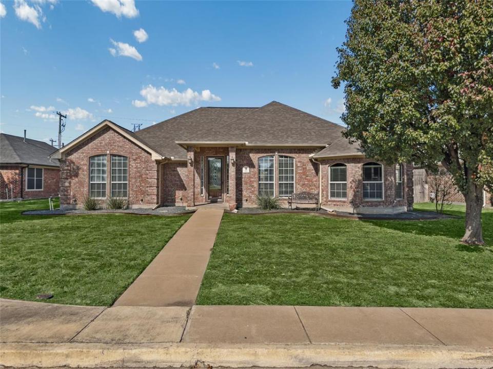 112 Santa Fe Trail, Waxahachie, Texas 75165
