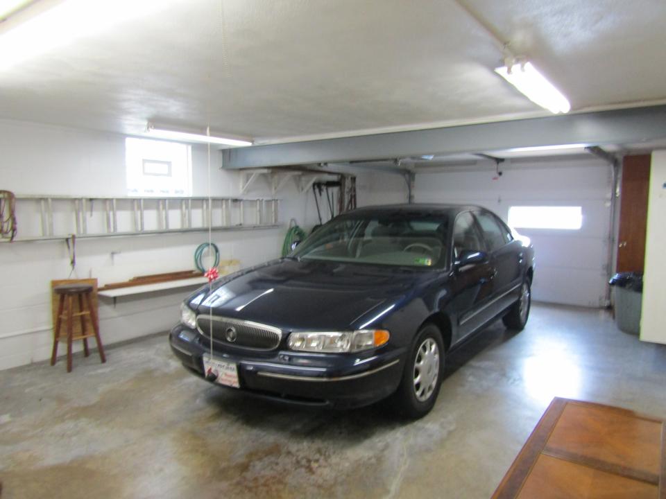 131 Forest Rd, Weirton, West Virginia 26062, HOA KỲ