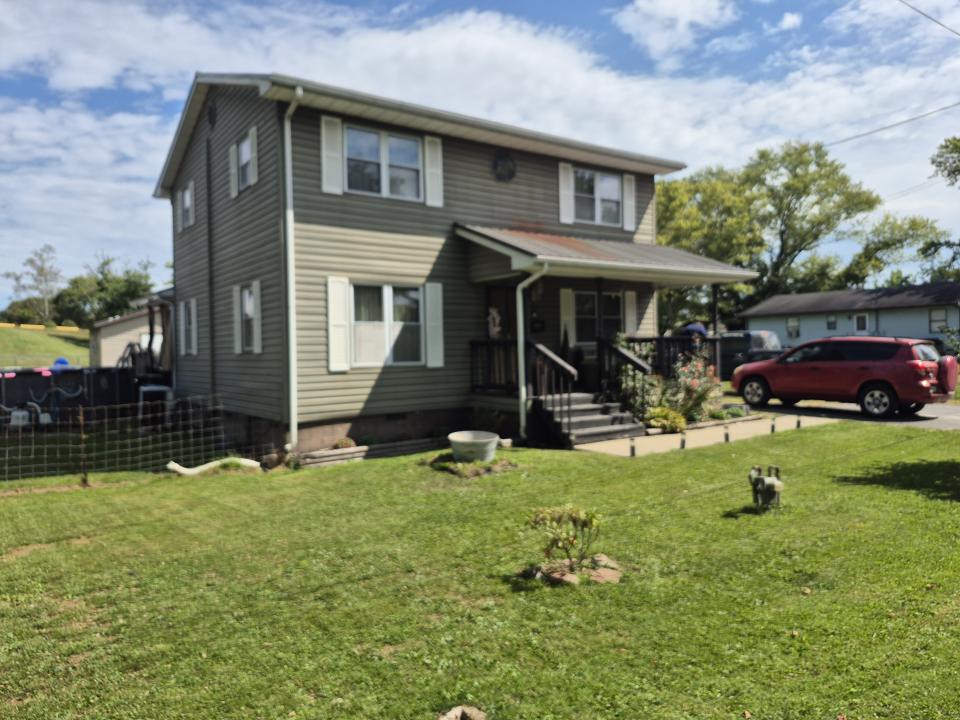 110 Pine Avenue, Oak Hill, West Virginia 25901