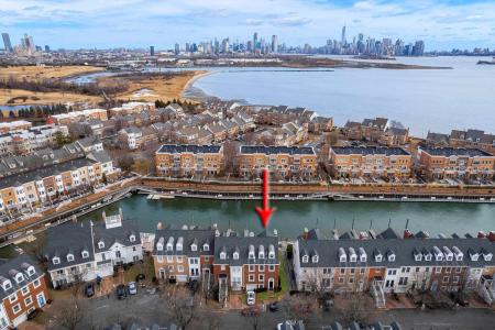 10 Half Moon Isle 10, Jc, Greenville, NJ 07305, USA