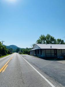 1762 Big Hill Road, Berea, Kentucky 40403