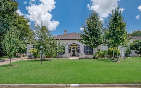 18655 Martinique Drive, Nassau Bay, Texas 77058, USA