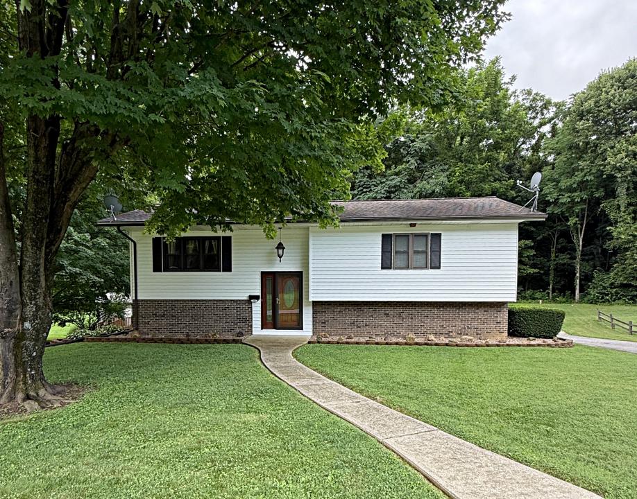 102 Jack Court, Odon, אינדיאנה 47562, ארצות הברית של אמריקה