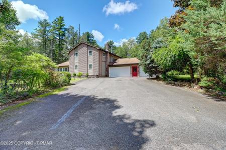 103 Malory Court, Blakeslee, Pennsylvania 18610, USA