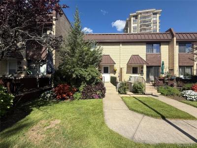 18-21 215th Street Townhouse, Bayside, NY 11360, USA