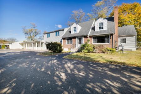 93 Elm Street, Old Saybrook, Connecticut 06475, USA