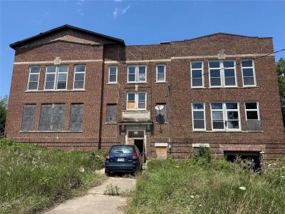 8227 Geneva Street, Indianola, Iowa 55435, USA