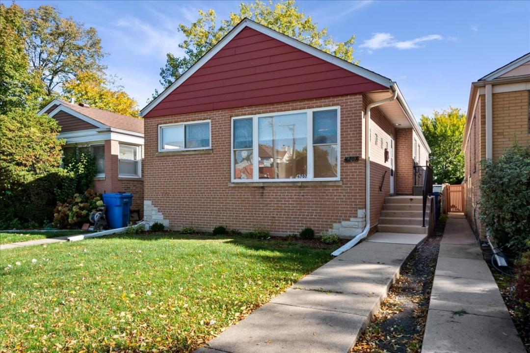6707 N Whipple Street, Chicago, Illinois 60645