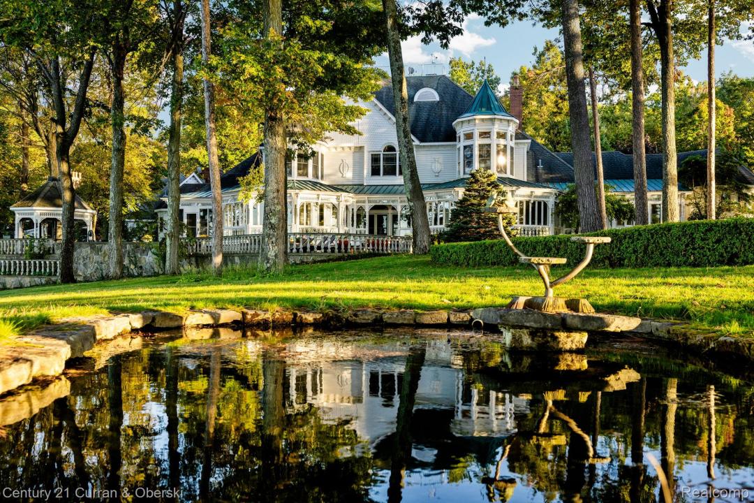 3063 Red Pine Point Drive, Mullett Township, Michigan 49749