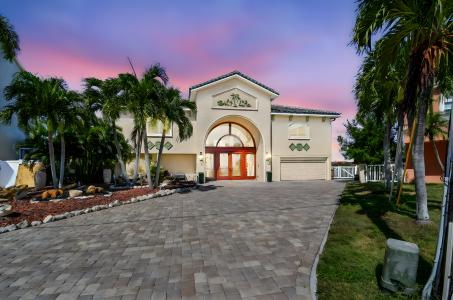 582 Johns Pass Ave, Madeira Beach, Florida 33708, USA