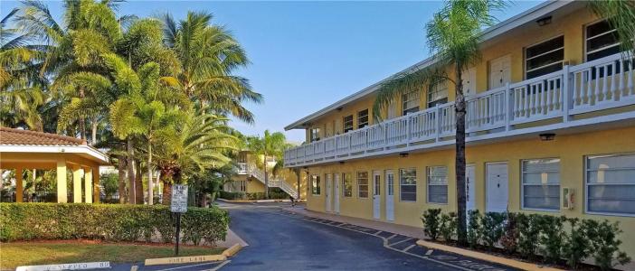 4051 Ne 13th Av , 52-3, Oakland Park, Florida 33334, USA