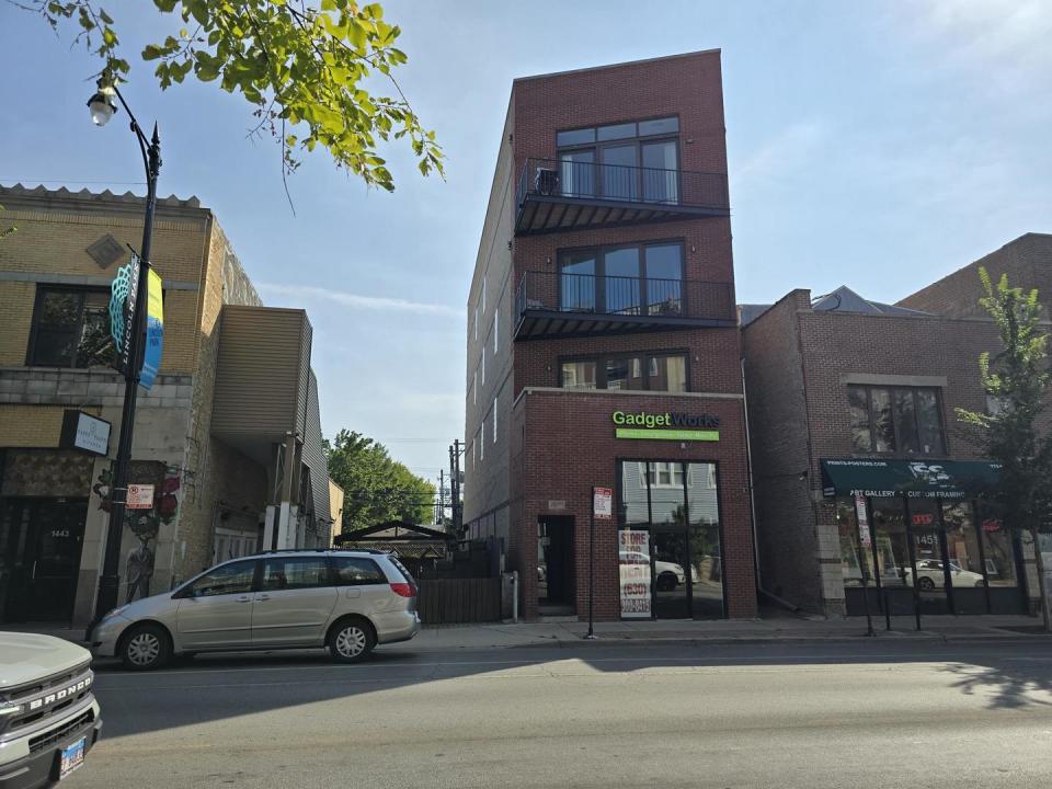 1449 W Fullerton Avenue, Chicago, Illinois 60614