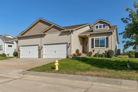 9015 Jean Louise Drive, West Des Moines, Iowa 50266, USA