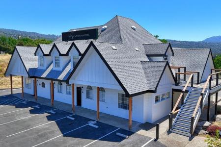 49271 Golden Oak Loop, Oakhurst, California 93644