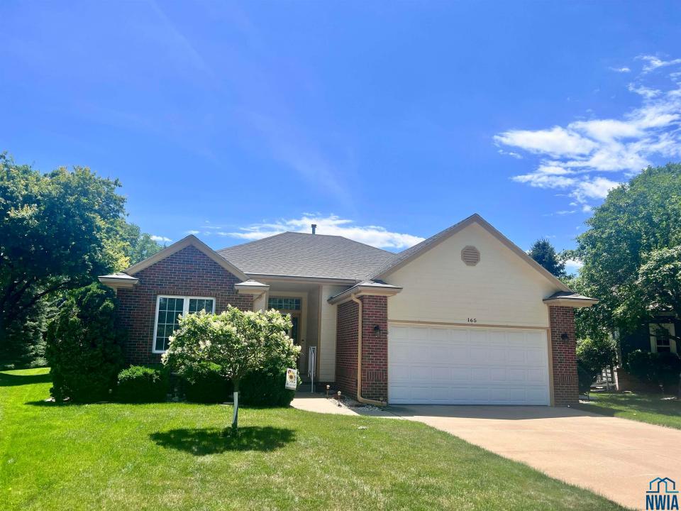 165 Prairie Bend, Dakota Dunes, South Dakota 57049