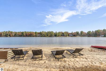 7819 + 7811 Hillside Drive, Traverse City, Michigan 49685, Estados Unidos