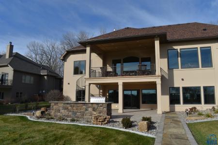 858 E Sawgrass Trail, Dakota Dunes, דרום דקוטה 57049, ארצות הברית של אמריקה 